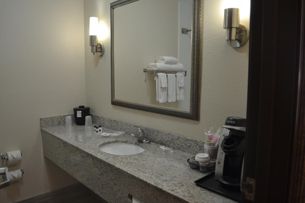Country & By Radisson, Abingdon, Va
